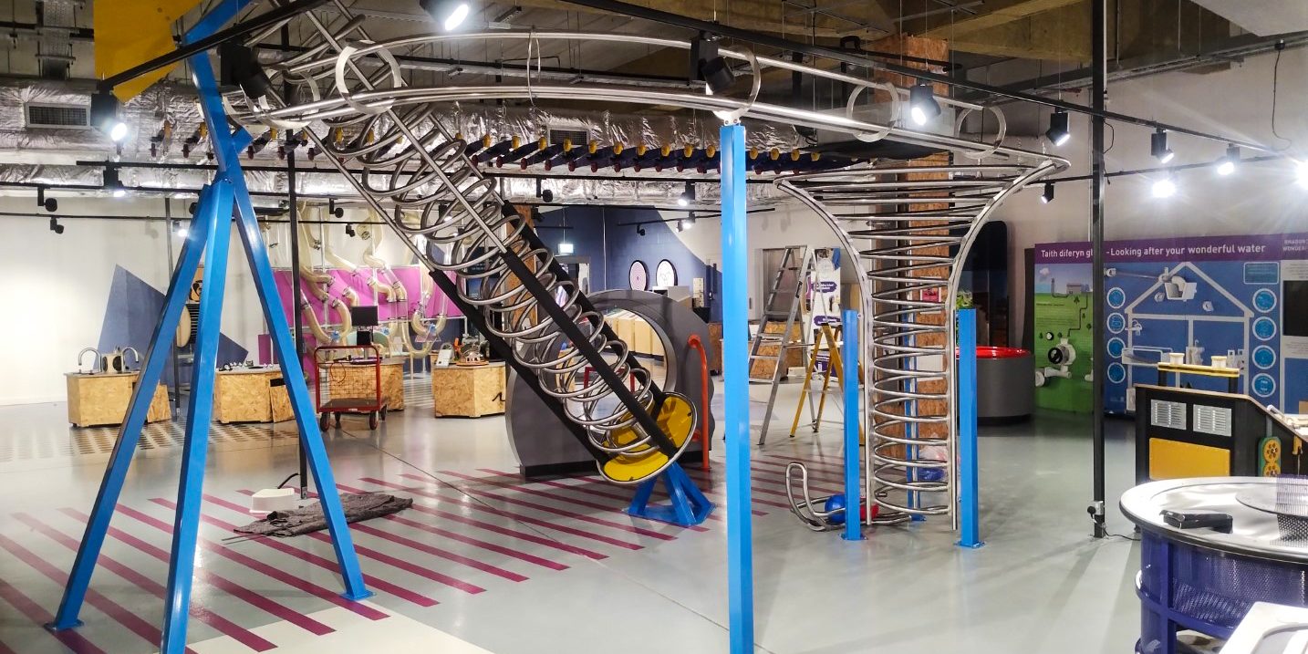 Archimedes Screw Archimedes Screw exhibit build by Science Projects