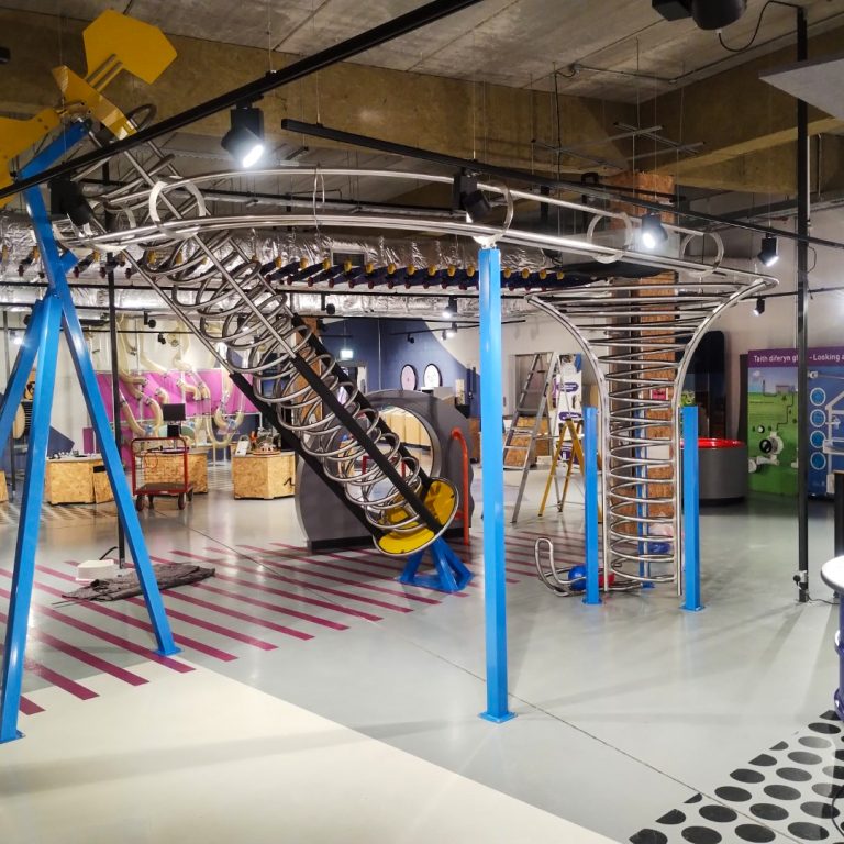 Archimedes Screw exhibit build by Science Projects